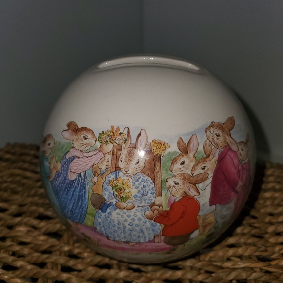 Bunnykins Queen of May coin bank, royal doulton, 1988, bone China, moneyball - Picture 4 of 10